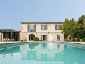 **Charmant Mas Rénové avec Piscine et Jardin au Cœur de la Provence!** - FR-1-599-17